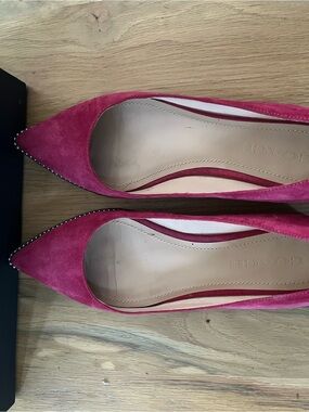 Women’s Pointed-Toe Suede Flats in Fuchsia with Stud Trim. Size 7.5